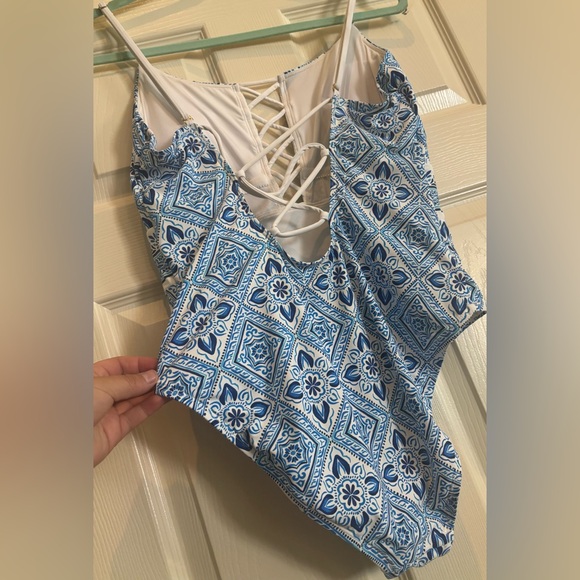 NWOT Blue and White Patterned Lace Up One-Piece Swimsuit - Picture 4 of 4